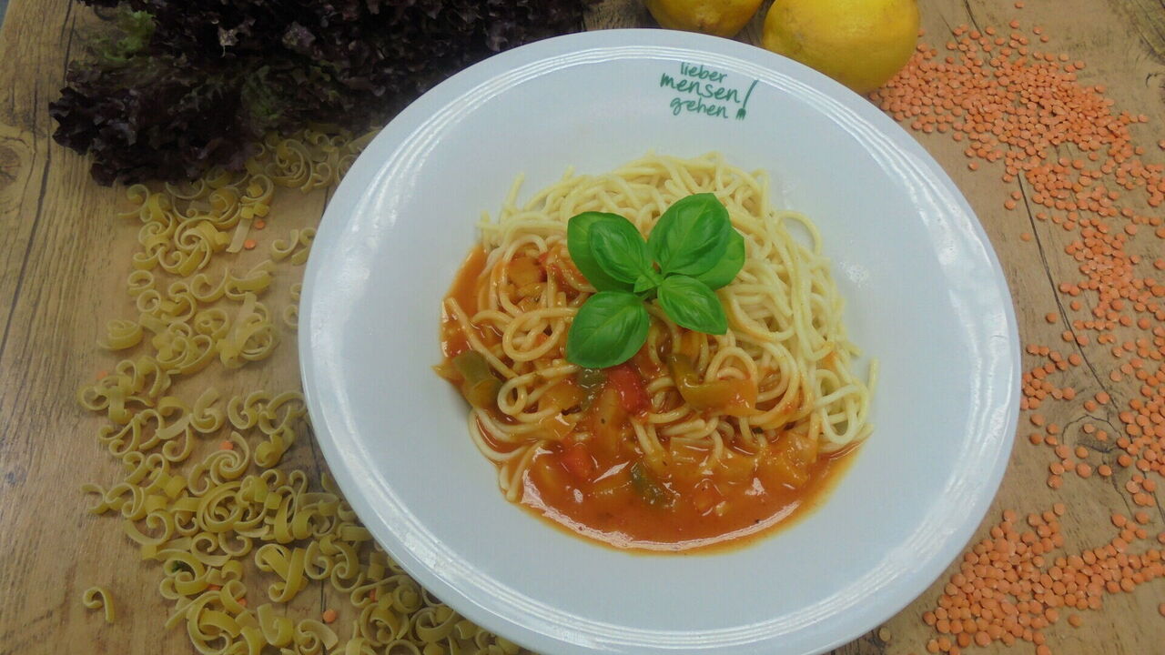 Spaghetti mit Tomaten- Paprikasoße (A, A1)