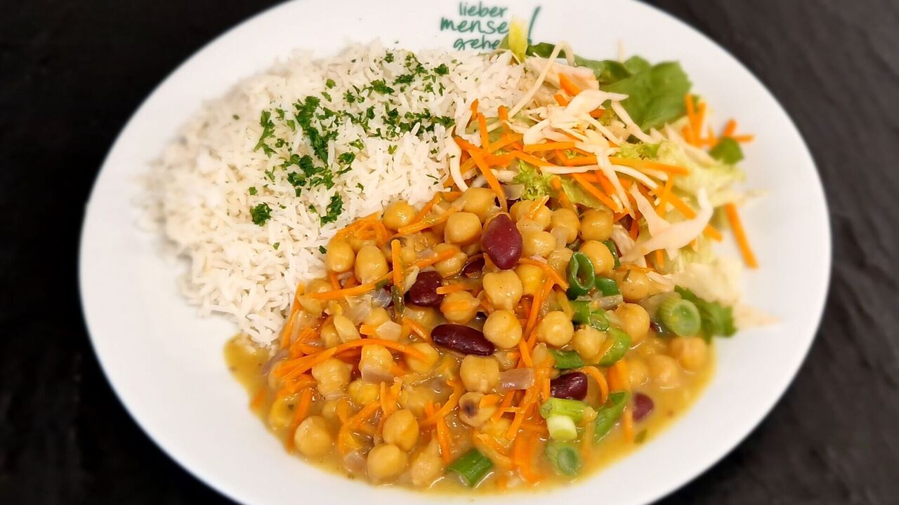Kichererbsen-Bohnenragout (F) mit Basmati Reis und Salat (J)