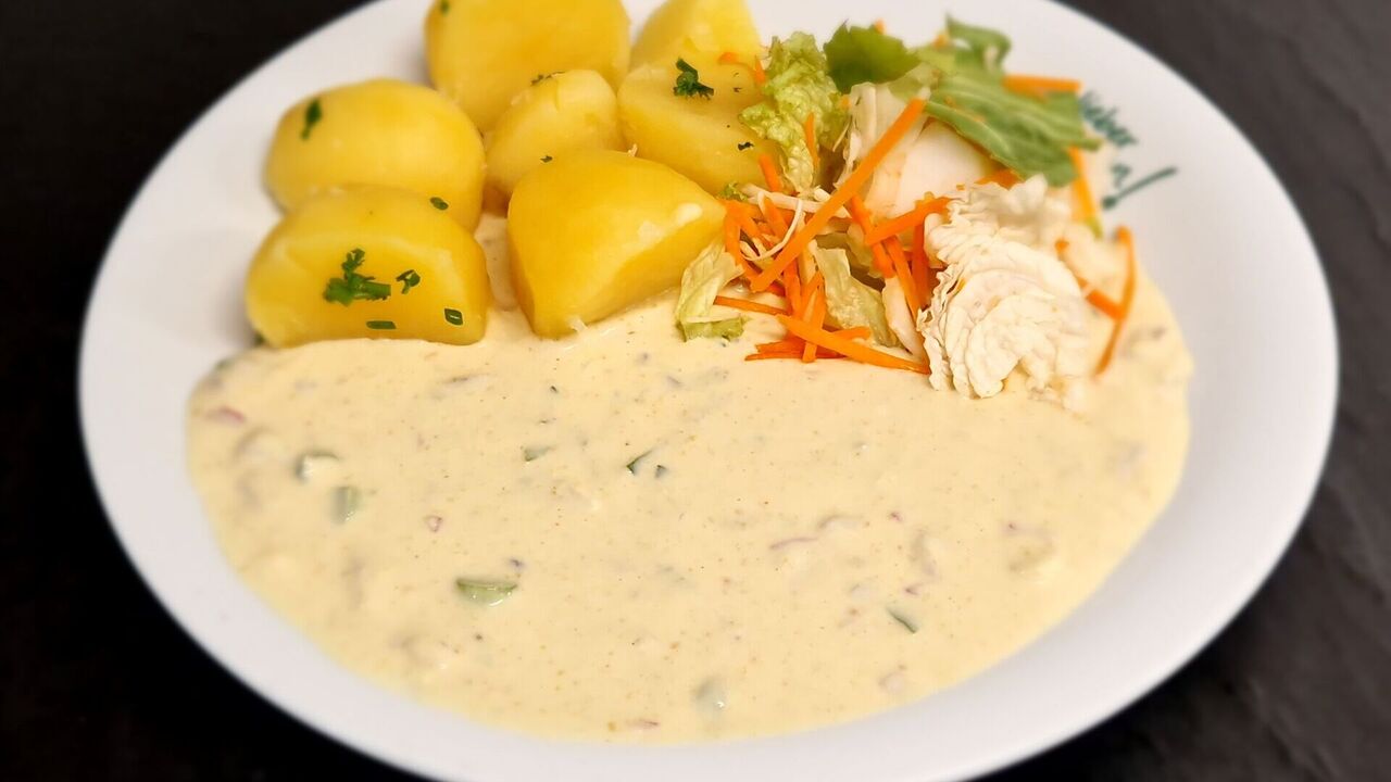 Radieschen-Kresse-Dip (F, K) mit Petersilienkartoffeln und Salat (J)