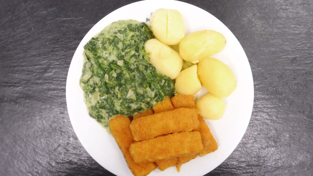 Fischstäbchen (A, A1, D) mit cremigem Blattspinat (F) und Kartoffeln