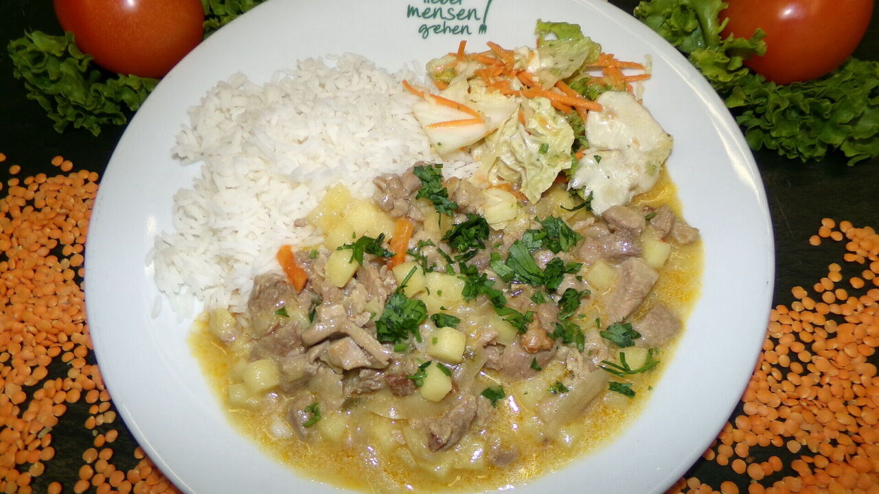 Putencurry (G, K) mit Basmati Reis und Salat (J)