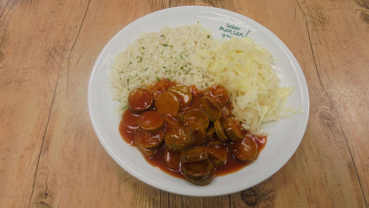 Vegane Currywurstpfanne (A,A1,F,J) mit Petersilienreis, Weißkrautsalat