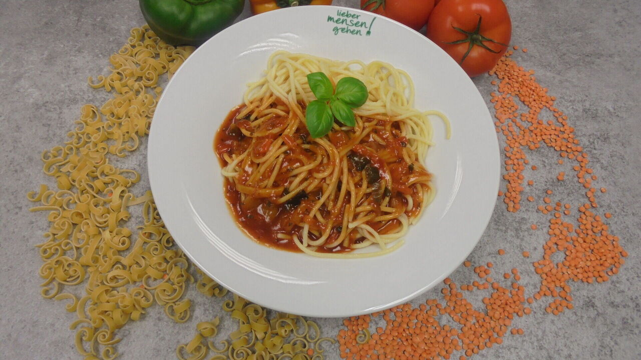 Spaghetti (A, A1) mit Tomaten- Basilikumsoße